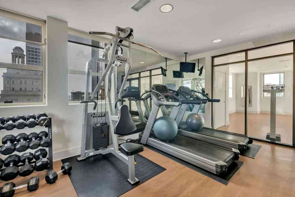 Penthouse studio with pool, balcony, gym, & spa - great ... - Stayz - Penthouse Building With Gym And Spa